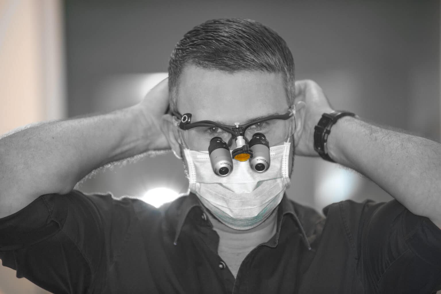 Präzision mit Lupenbrille – smileDentity Dreieich
